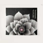 時を超える優雅さ：ブラック＆シルバーの華麗なウェディング タペストリー (正面(横))