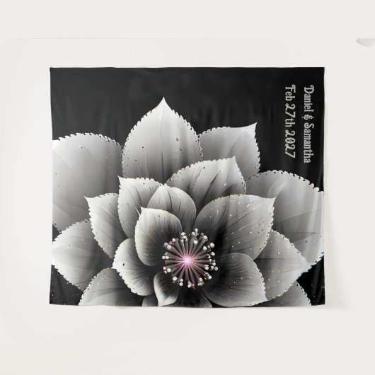 時を超える優雅さ：ブラック＆シルバーの華麗なウェディング タペストリー (正面(横))