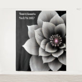 時を超える優雅さ：ブラック＆シルバーの華麗なウェディング タペストリー (正面)