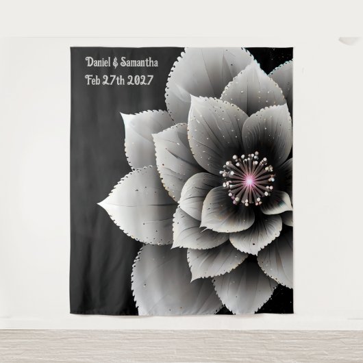 時を超える優雅さ：ブラック＆シルバーの華麗なウェディング タペストリー (正面)