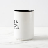 時代に博士号救を持つ ツートーンマグカップ (中央)