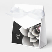 時代を超越したエレガンス:ブラック&シルバー結婚ブロッサム フェイバーボックス (正面サイド)