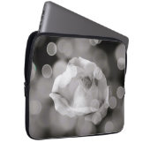 時代を超越したエレガンス ラップトップスリーブ (正面右)