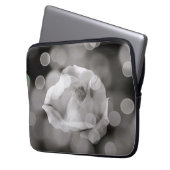 時代を超越したエレガンス ラップトップスリーブ (正面左)