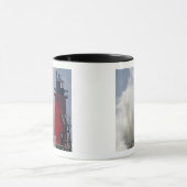 時差局の人々は〜で大きな波打ちを見る マグカップ (中央)