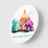 時計おもしろい – 卵が孵るのを待つ鶏 ラウンド壁時計 (傾斜)