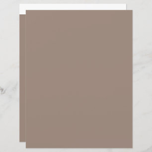 時計が掛けられた茶色の壁