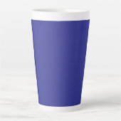 時計が掛けられた青い壁 カフェラテマグ (正面)