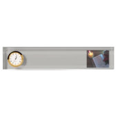 時計のが付いている聖書そして蝋燭の机用ネームプレート デスクネームプレート (正面)