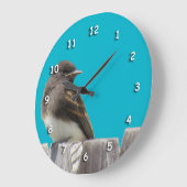 時計 – フェンス上の白黒の鳥 (傾斜)