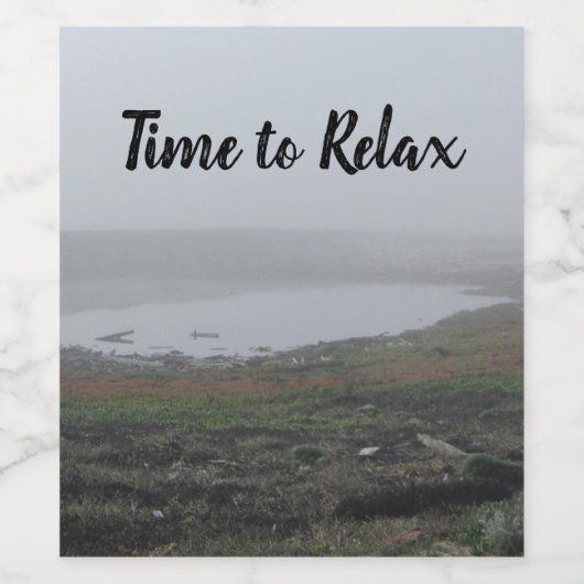 時間にリラックスビーチの風景の霧の朝の霧 ワインラベル (シングルラベル)