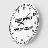 時間は誰も待たない! – バックワード数字 ラージ壁時計 (傾斜)