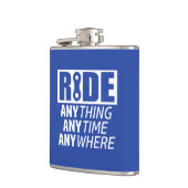 時間や場所を問わず乗る フラスク (左)