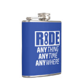 時間や場所を問わず乗る フラスク (右)