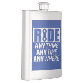 時間や場所を問わず乗る フラスク (右)