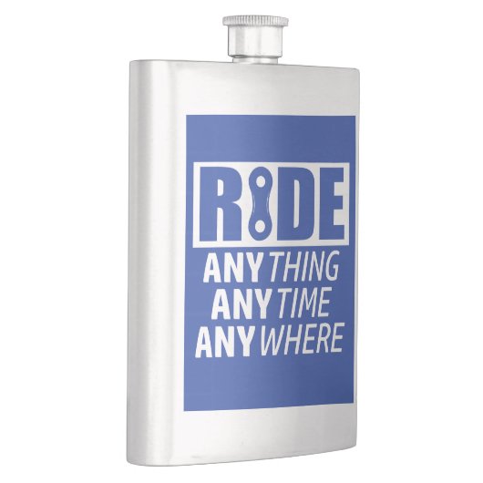 時間や場所を問わず乗る フラスク (右)