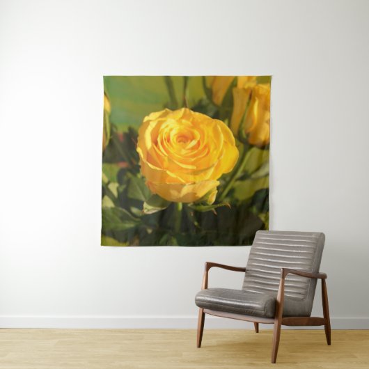 時間をかけて黄色いバラの匂いを嗅ぐ タペストリー (インサイチュ)