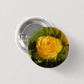 時間をかけて黄色いバラの匂いを嗅ぐ 缶バッジ (正面&裏面)