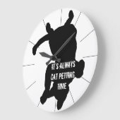 時間をかわいがっている猫はギフト猫の猫ちゃん子猫猫をかわいがります ラージ壁時計 (傾斜)