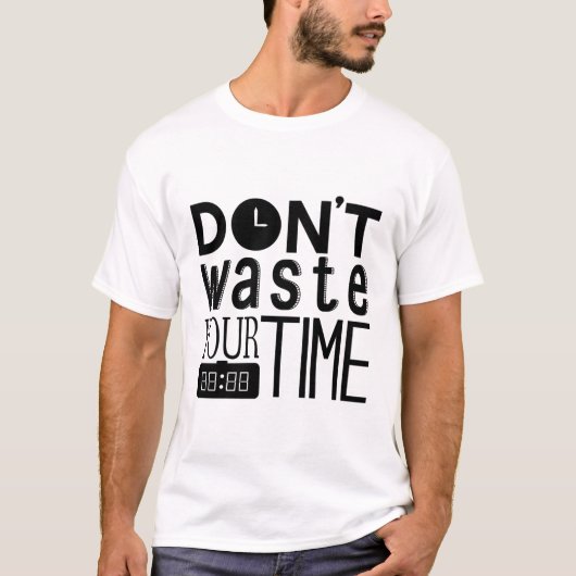 時間を無駄にしないタイポグラフィ引用文 Tシャツ (正面)