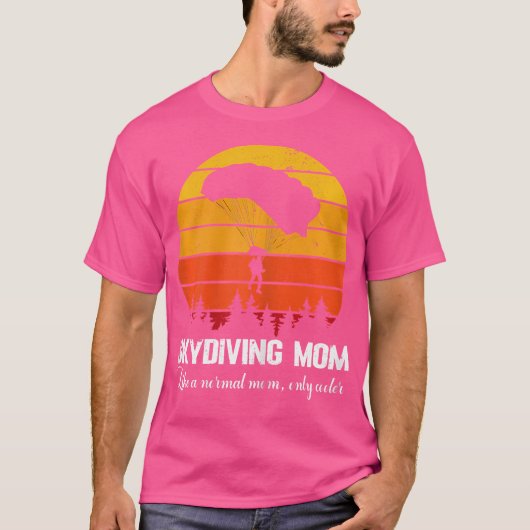 普通のおもしろいママみたいにスカイダイビングのママをクール好き Tシャツ (正面)