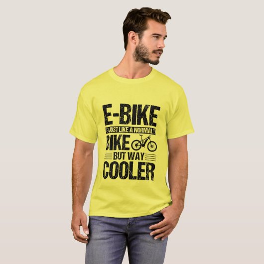 普通のバイクのようにEバイクが走るクール Tシャツ (正面フル)