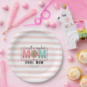 普通のママじゃない ピンクストライプのママ ペーパープレート (パーティー)