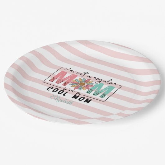 普通のママじゃない ピンクストライプのママ ペーパープレート (アングル)