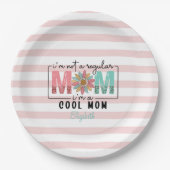 普通のママじゃない ピンクストライプのママ ペーパープレート (正面)