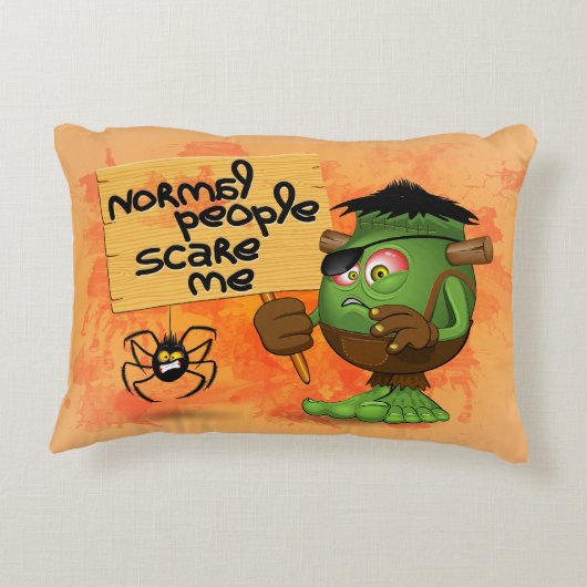 「普通の人々は私を怖がらせる」フランケンシュタインキャラクター アクセントクッション (裏面)