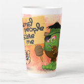 「普通の人々は私を怖がらせる」フランケンシュタインキャラクター カフェラテマグ (正面)