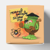 「普通の人々は私を怖がらせる」フランケンシュタインキャラクター フェイバーボックス (上部)