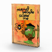 「普通の人々は私を怖がらせる」フランケンシュタインキャラクター フォトブロック (右)