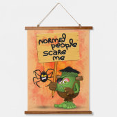 「普通の人々は私を怖がらせる」フランケンシュタインキャラクター 吊り下げ型タペストリー (正面)