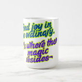 普通の人の中に喜びを見いだす モーフィングマグカップ (中央)