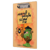 「普通の人は私を怖がらせる」ユーモアのあるフランケンシュタイン クリップボード (左)