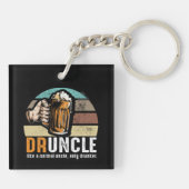 普通の伯父さんだけの酔っ払いのような酔っぱらい キーホルダー (裏面)