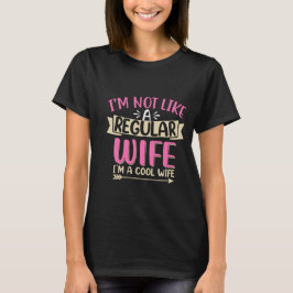 普通の妻じゃない、クールな妻だ Funny Quote Tシャツ
