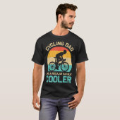 普通の父ちゃんみたいに自転車乗ってるけど、もっとかっこいいやつ 自転車 Tシャツ (正面フル)
