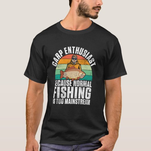普通の釣りはありふれすぎているからコイを釣る Tシャツ (正面)