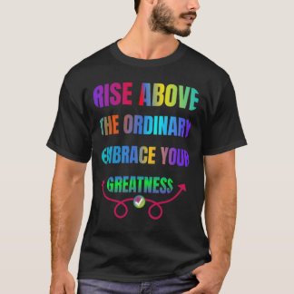普通を超えて 偉大さを受け入れて Tシャツ