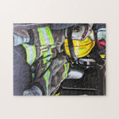 普通消防車の黄色い火のヘルメット ジグソーパズル (横)