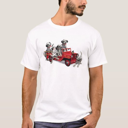普通消防車を持つDalmatian子犬 Tシャツ (正面)