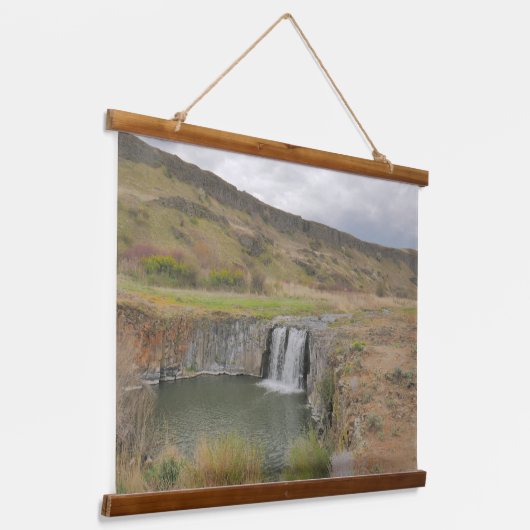 景勝砂漠の滝の風景の写真 吊り下げ型タペストリー (傾斜あり)