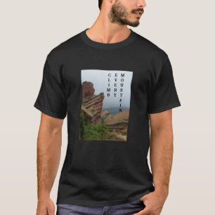 景色の良い"レッド・ロックス"の山の登り、 Tシャツ