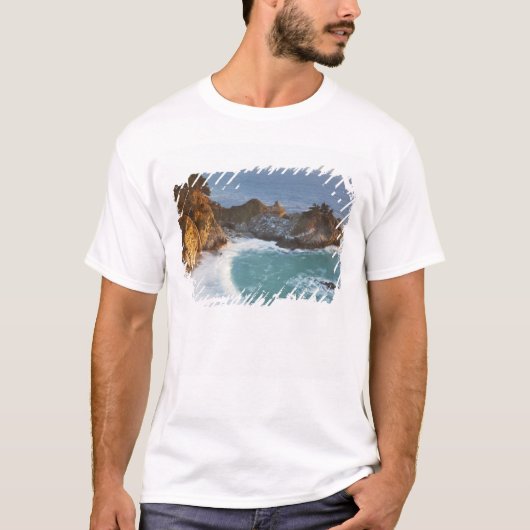 景色の良いMcWay Fallsがビーチと2に落ちる Tシャツ (正面)