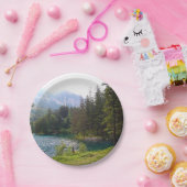 景色の高山のForrestおよび湖 ペーパープレート (パーティー)