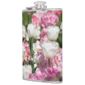 晴れた上に明るい白とピンクのチューリップ フラスク (左)