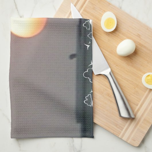 晴れた日と夜の願いのある黄金の夕日 キッチンタオル (四つ折り)