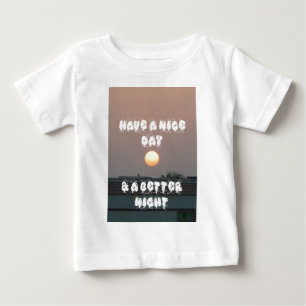 晴れた日と夜の願いのある黄金の夕日 ベビーTシャツ